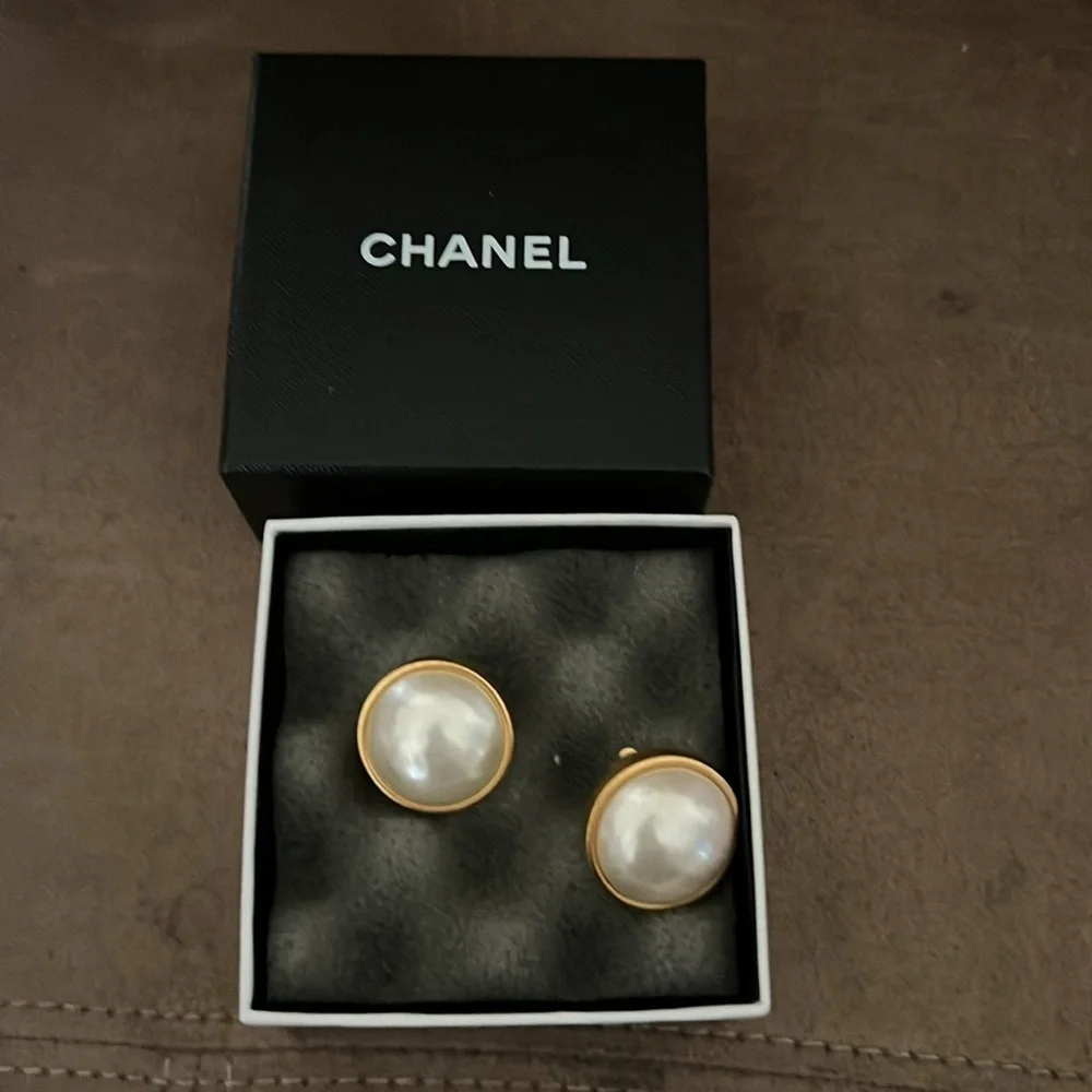 ✨ Vintage Chanel Pearl Clip-On Earrings with Box ✨
